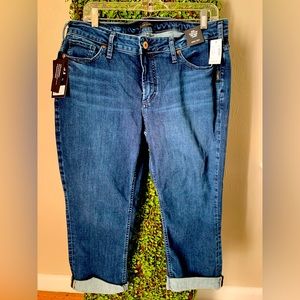 Women Silver Suki Curvy fit mid rise Capri, 16W, length 23.5 inches, NWT